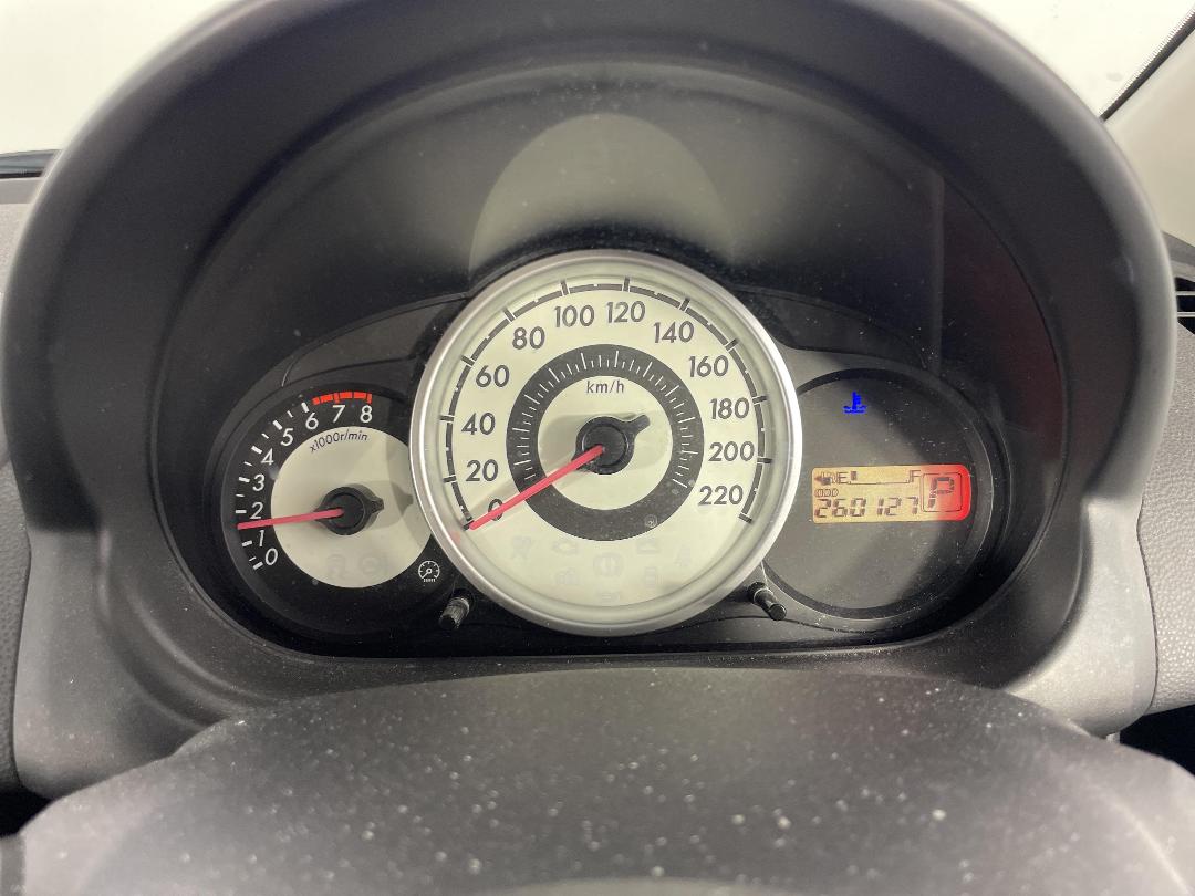 Photo '21' of Mazda Mazda2