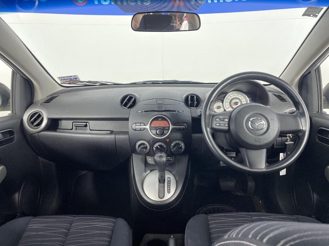 Photo '17' of Mazda Mazda2