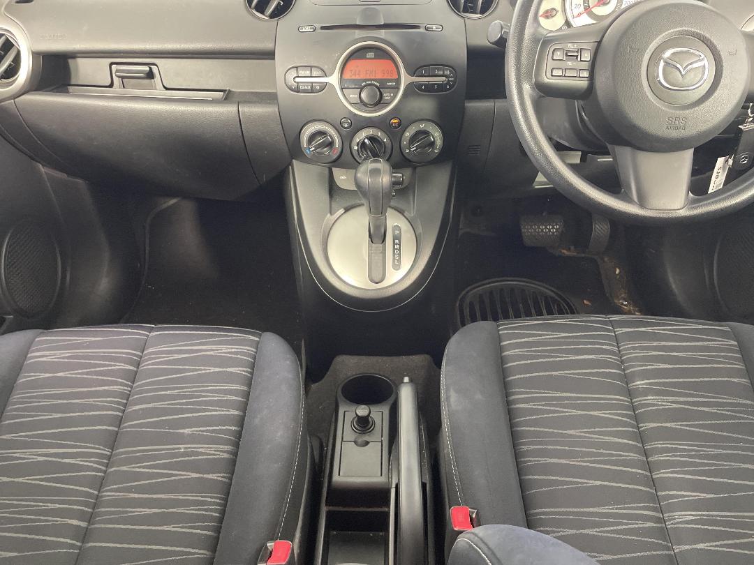 Photo '18' of Mazda Mazda2