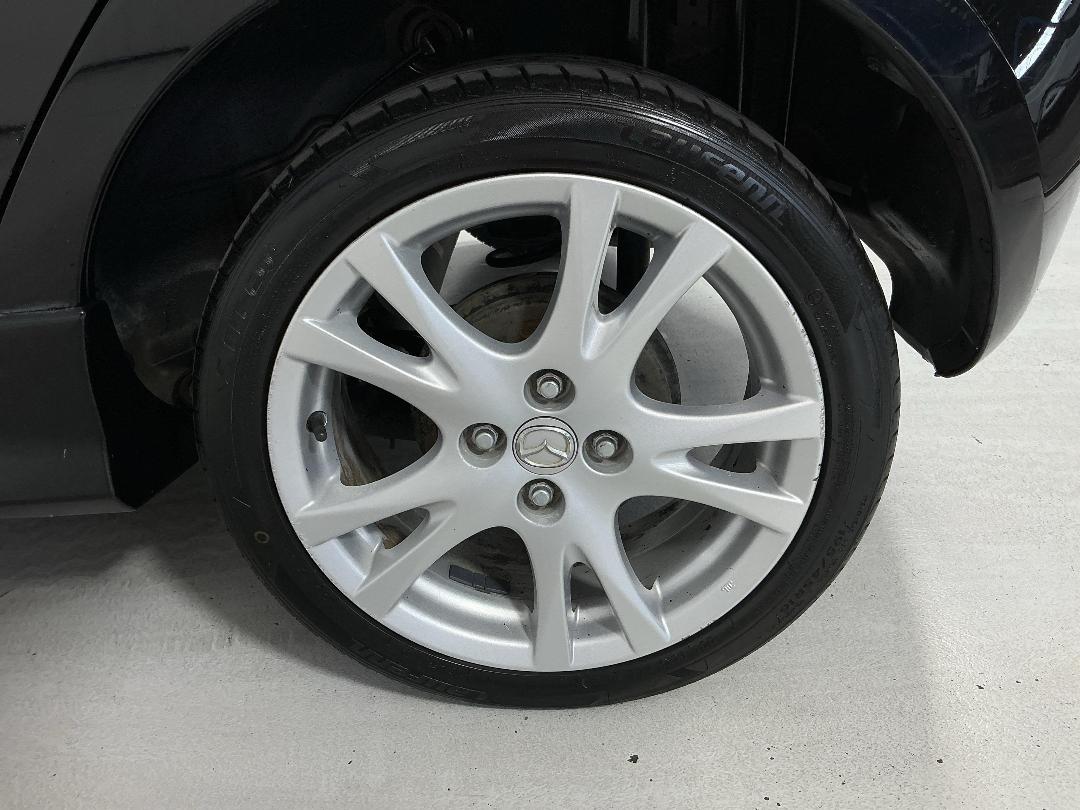 Photo '11' of Mazda Mazda2