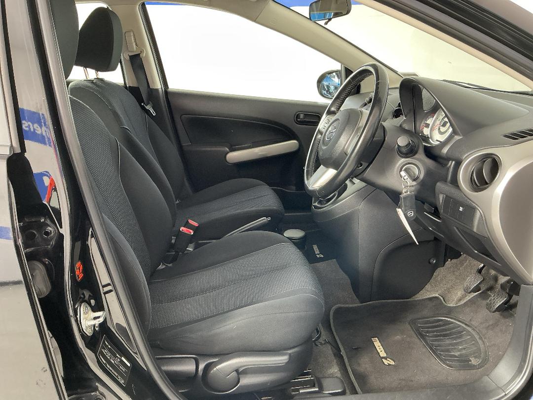 Photo '16' of Mazda Mazda2