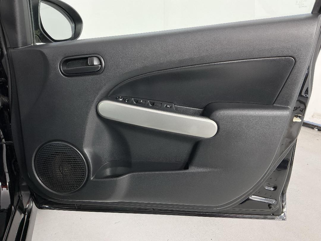 Photo '15' of Mazda Mazda2