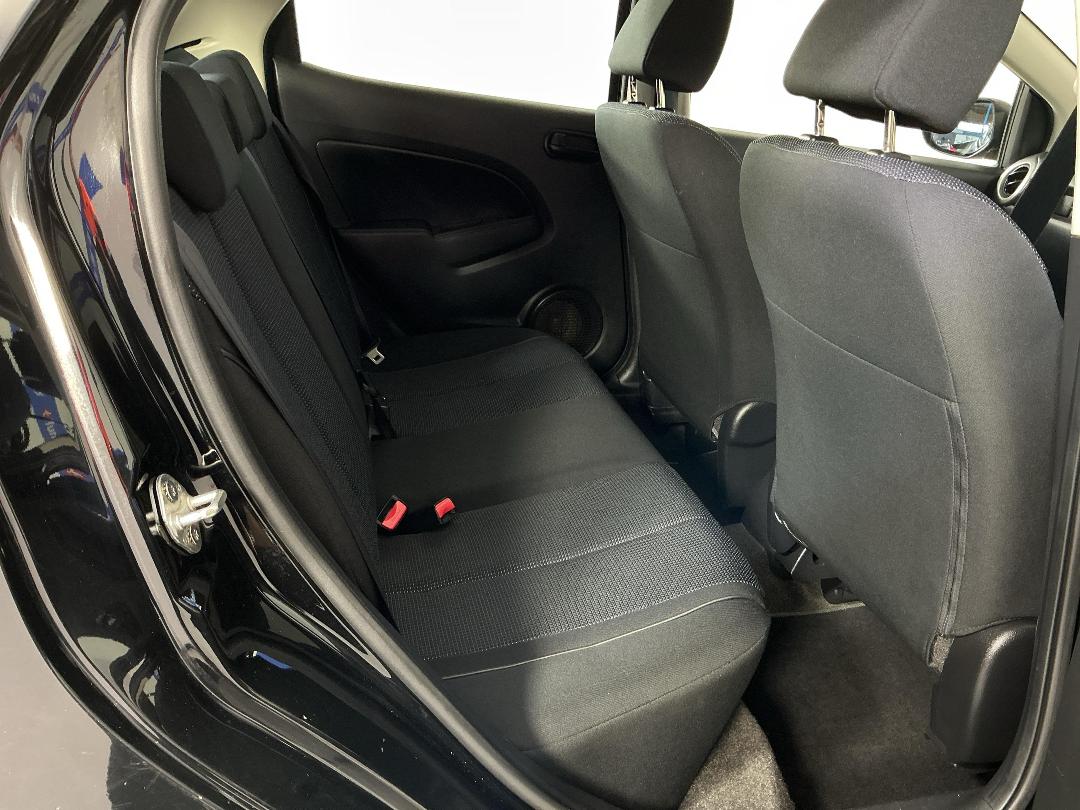 Photo '20' of Mazda Mazda2