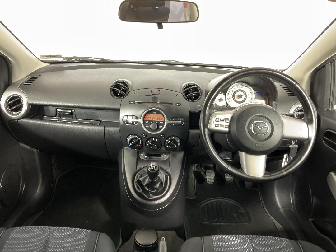 Photo '17' of Mazda Mazda2