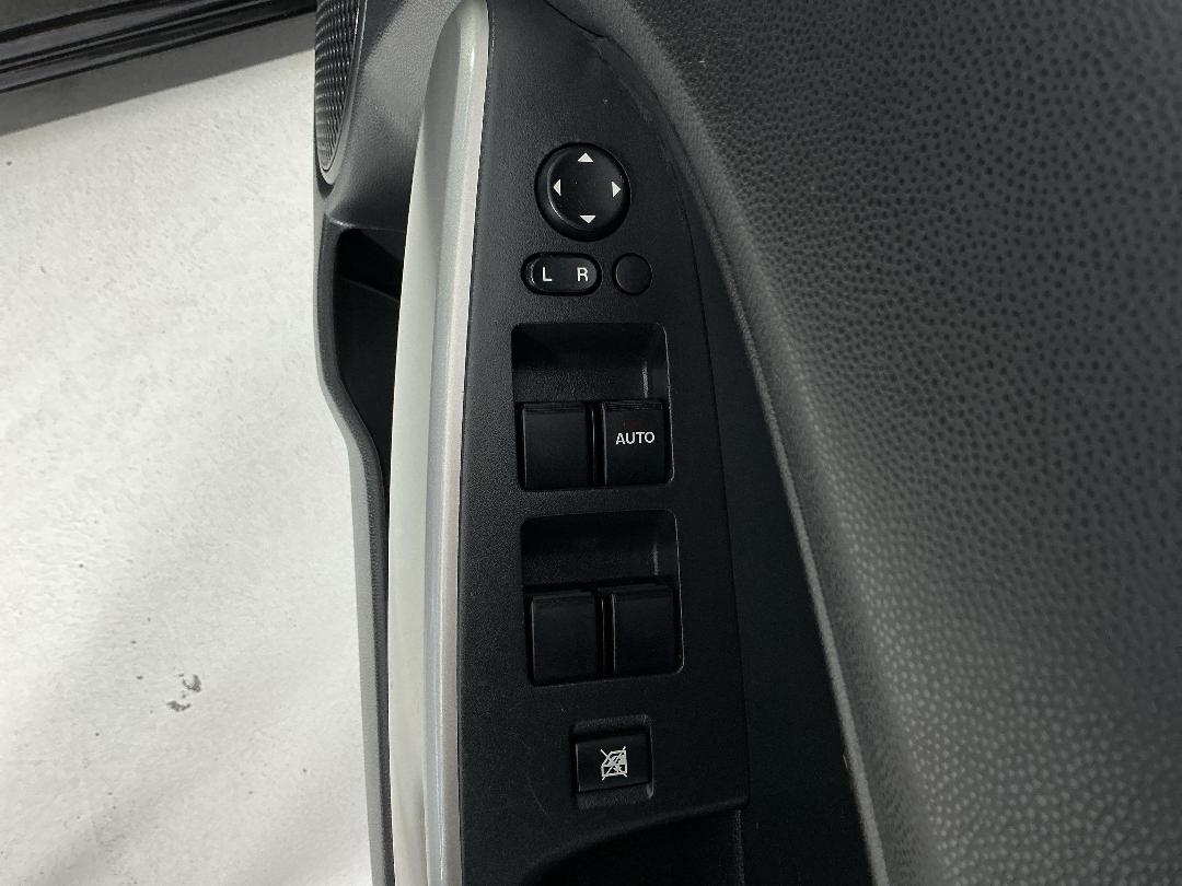 Photo '23' of Mazda Mazda2