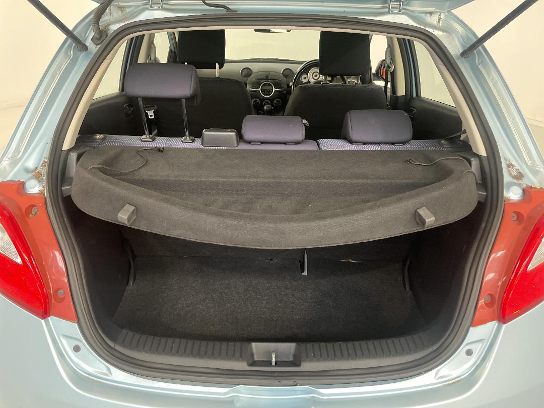 Photo '14' of Mazda Mazda2 Photo '14' of Mazda Mazda2