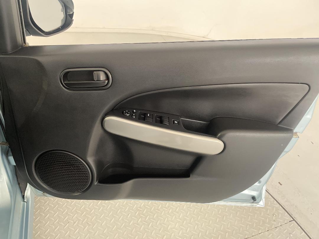 Photo '15' of Mazda Mazda2 Photo '15' of Mazda Mazda2