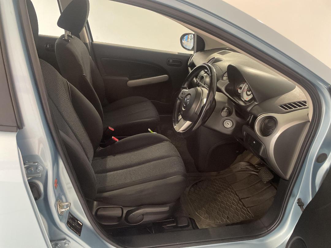 Photo '16' of Mazda Mazda2 Photo '16' of Mazda Mazda2