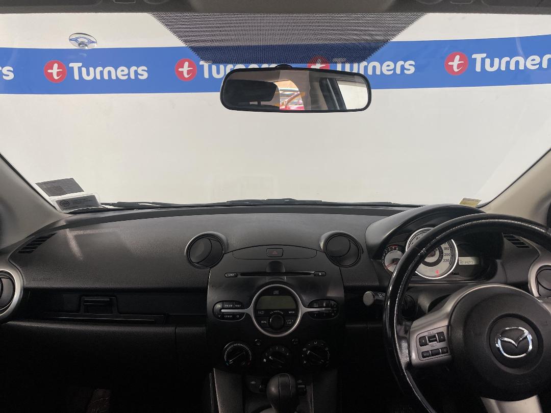 Photo '17' of Mazda Mazda2 Photo '17' of Mazda Mazda2