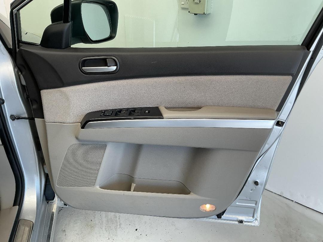 Photo '15' of Mazda MPV