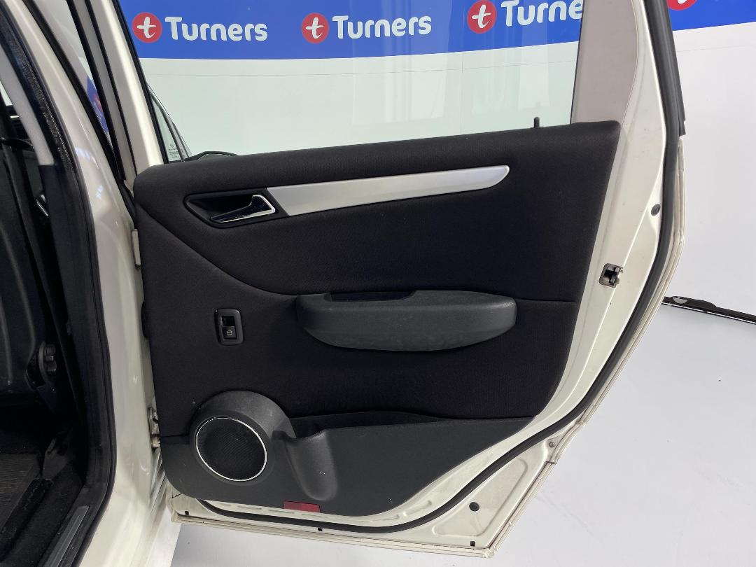 Photo '17' of Mercedes-Benz B200 Photo '17' of Mercedes-Benz B200