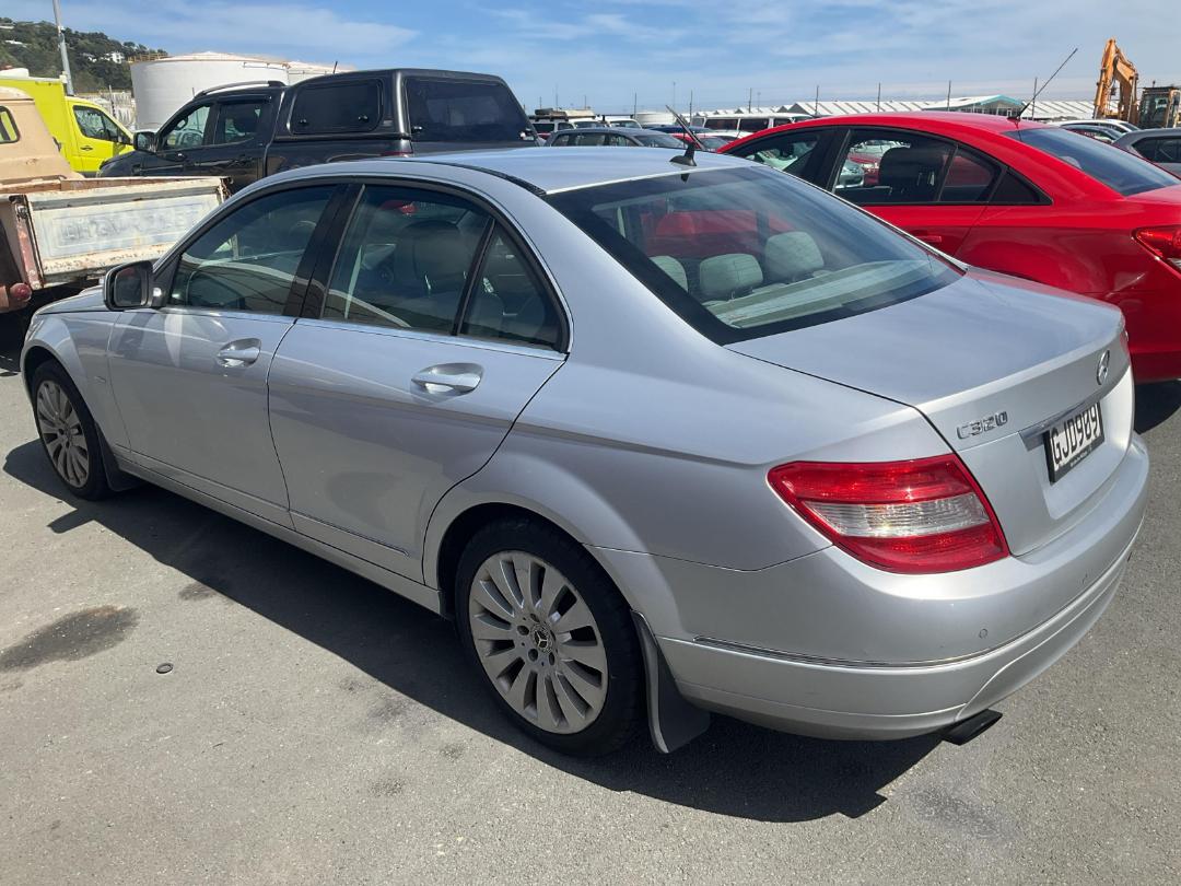 Photo '4' of Mercedes-Benz C320