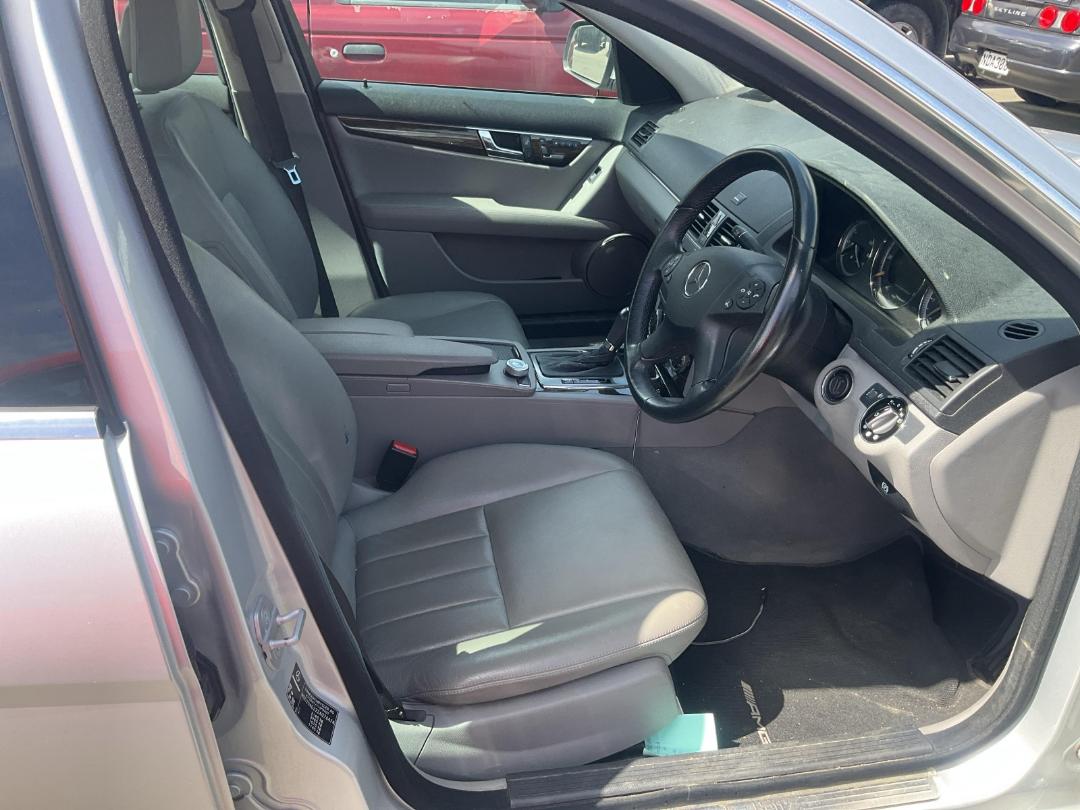 Photo '7' of Mercedes-Benz C320