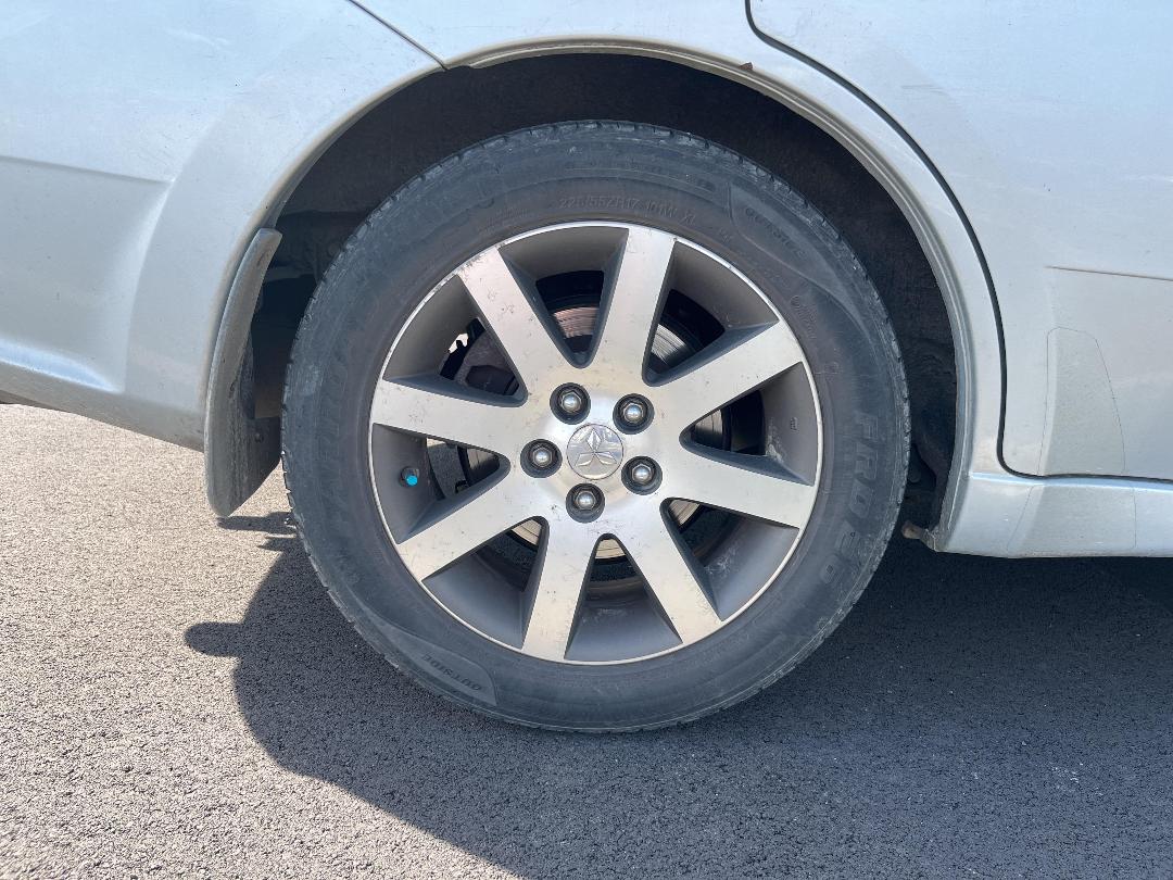 Photo '10' of Mitsubishi 380 Platinum