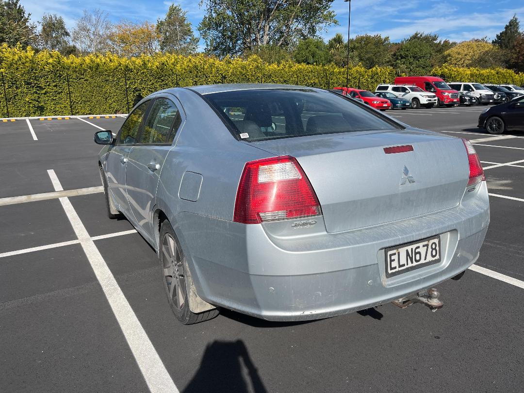 Photo '4' of Mitsubishi 380 Platinum