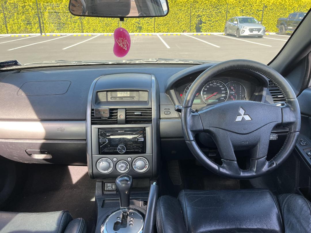 Photo '15' of Mitsubishi 380 Platinum