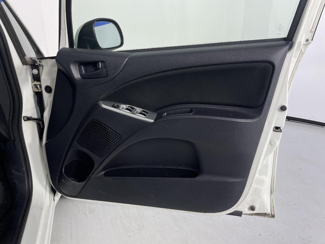 Photo '13' of Mitsubishi Colt LS