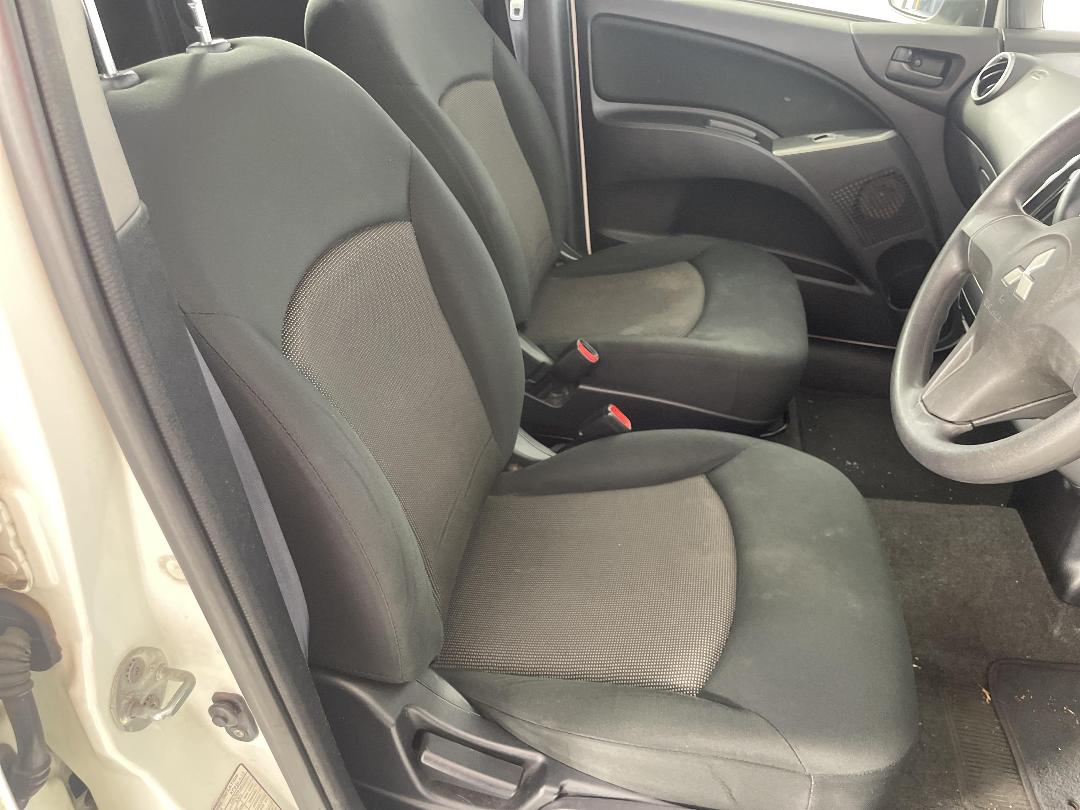 Photo '14' of Mitsubishi Colt LS