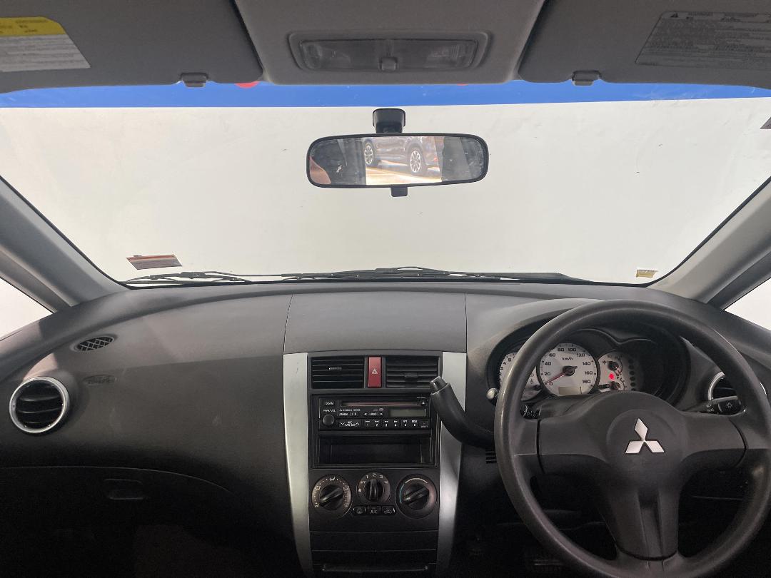 Photo '17' of Mitsubishi Colt Photo '17' of Mitsubishi Colt