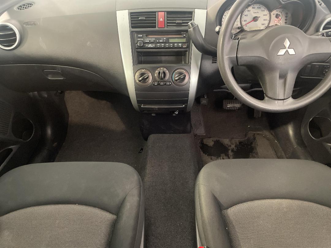 Photo '18' of Mitsubishi Colt Photo '18' of Mitsubishi Colt