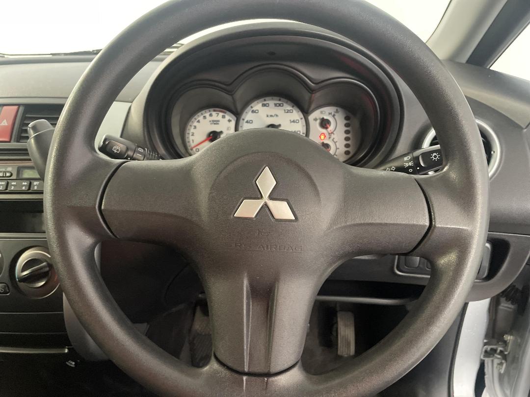 Photo '25' of Mitsubishi Colt Photo '25' of Mitsubishi Colt