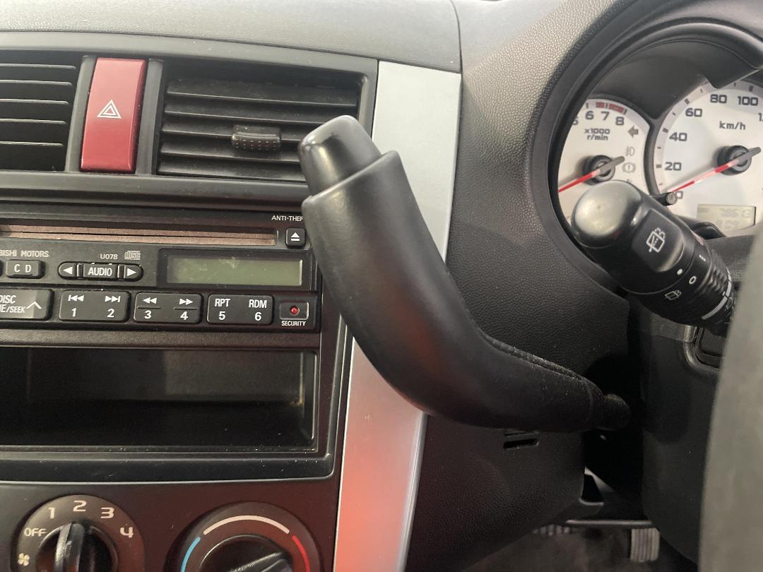 Photo '28' of Mitsubishi Colt Photo '28' of Mitsubishi Colt