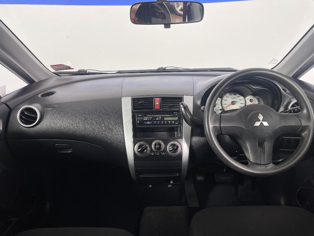 Photo '17' of Mitsubishi Colt