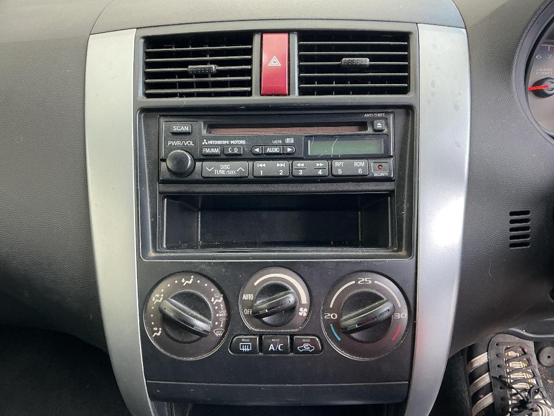 Photo '11' of Mitsubishi Colt Plus LS Photo '11' of Mitsubishi Colt Plus LS