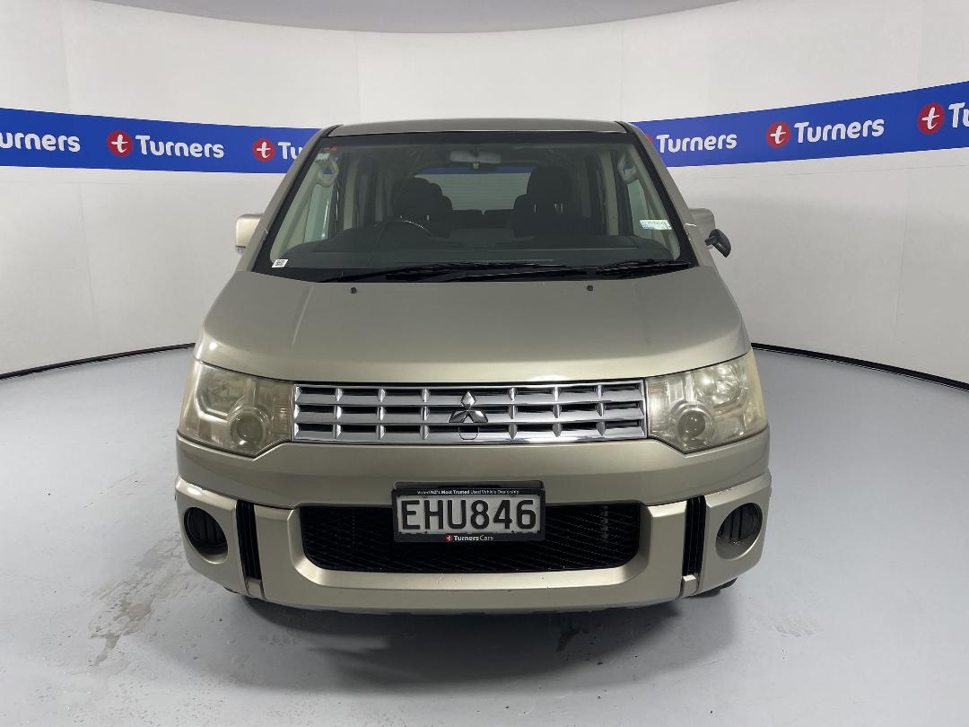 Photo '2' of Mitsubishi Delica