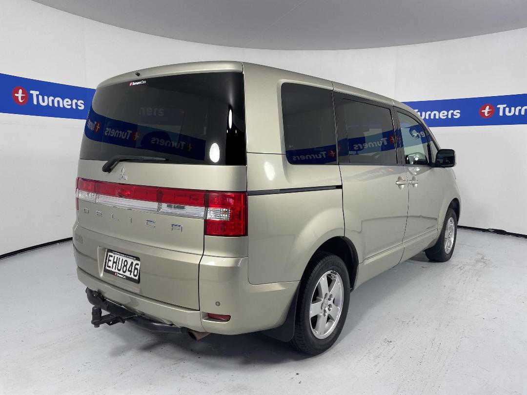 Photo '7' of Mitsubishi Delica