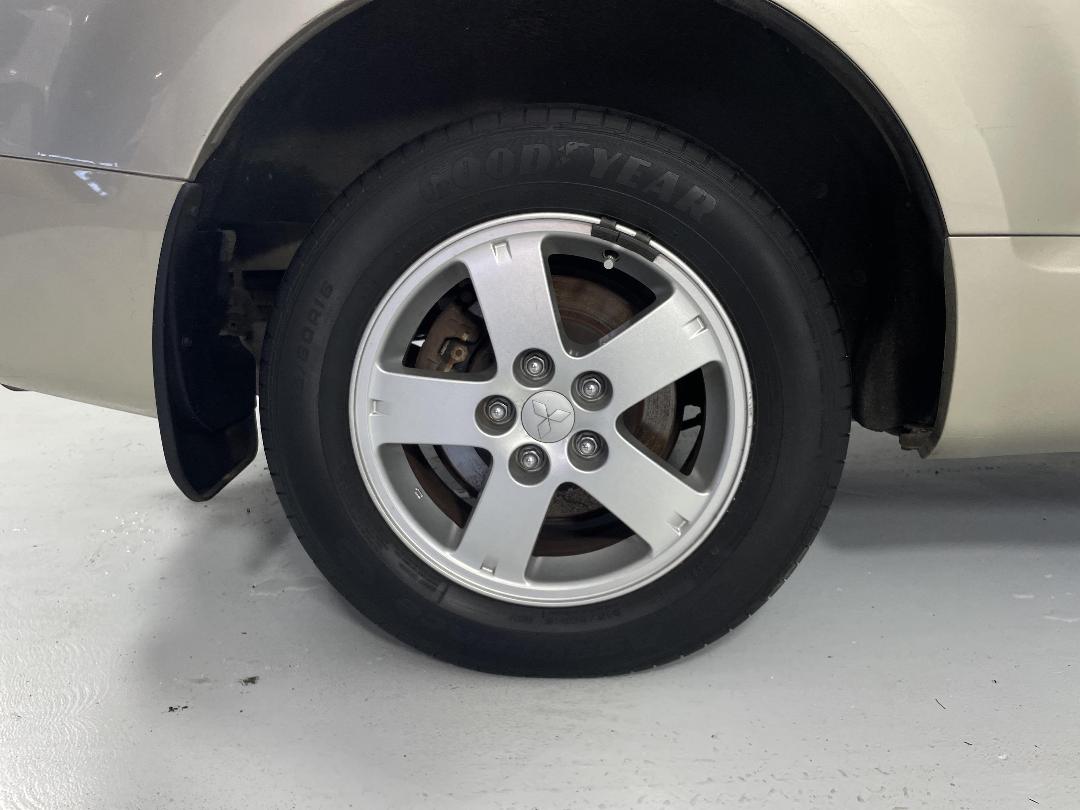 Photo '12' of Mitsubishi Delica