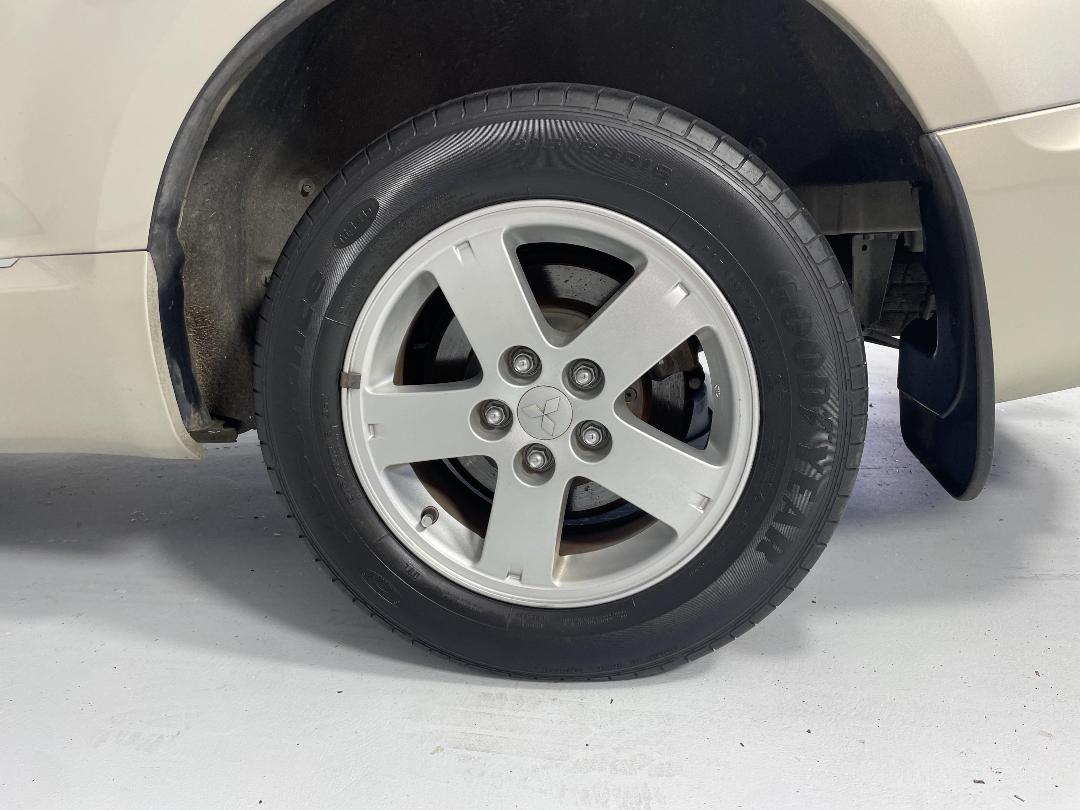 Photo '11' of Mitsubishi Delica