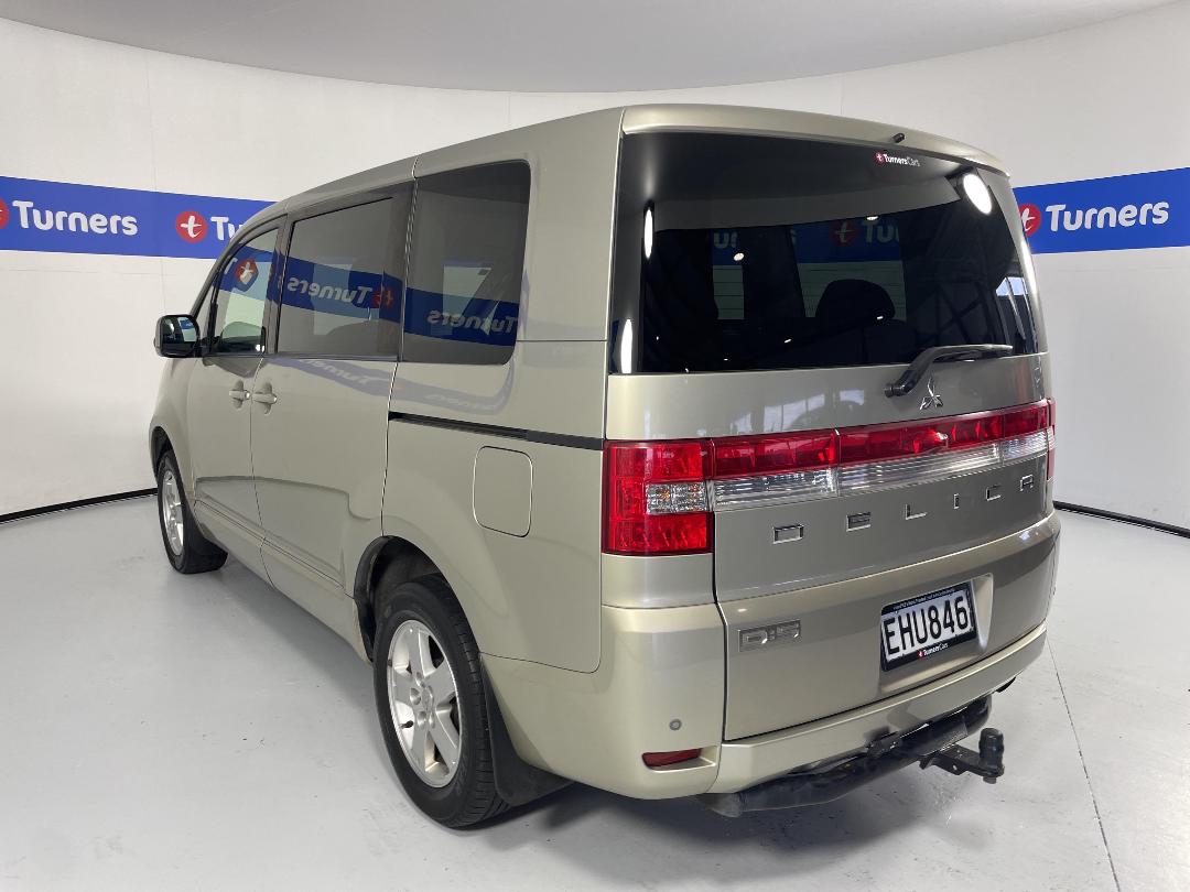 Photo '5' of Mitsubishi Delica