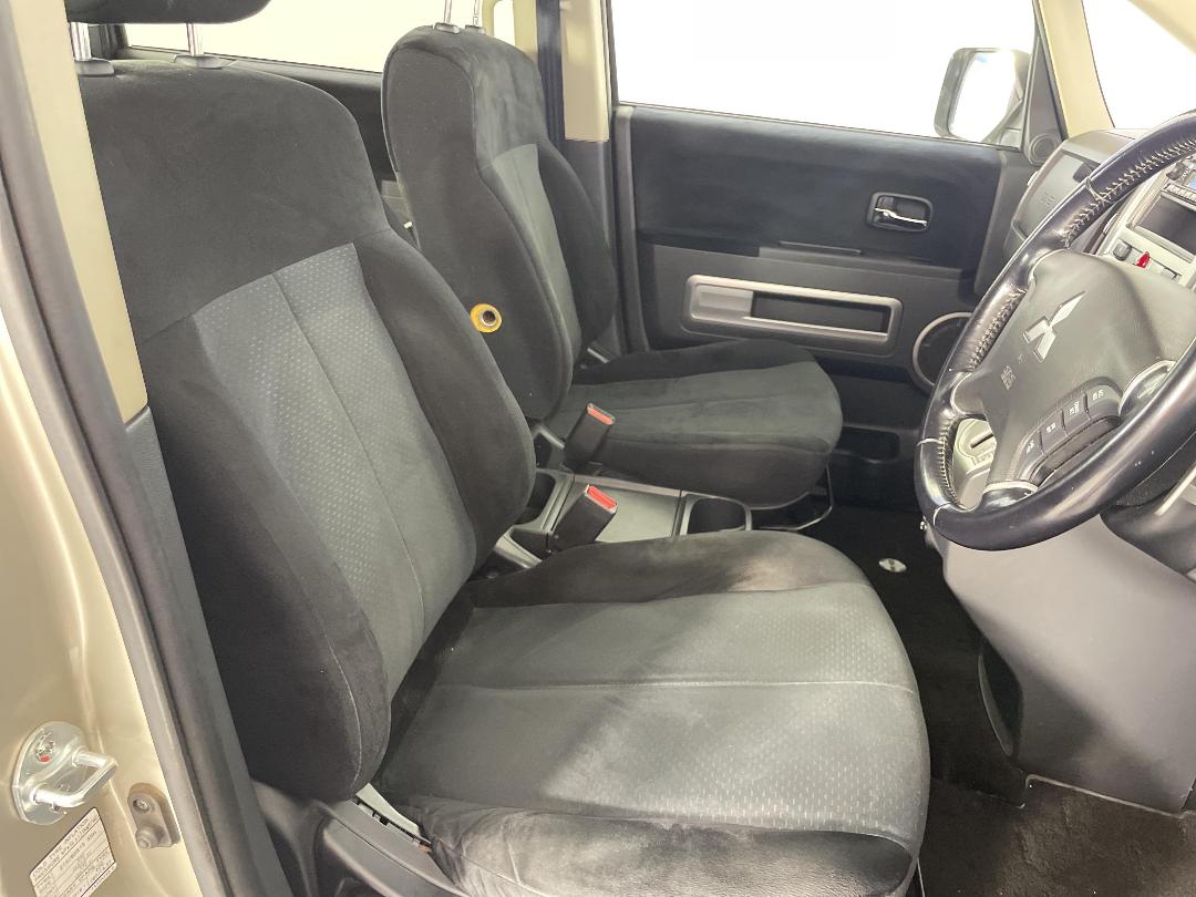 Photo '16' of Mitsubishi Delica