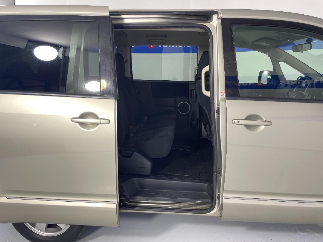 Photo '19' of Mitsubishi Delica