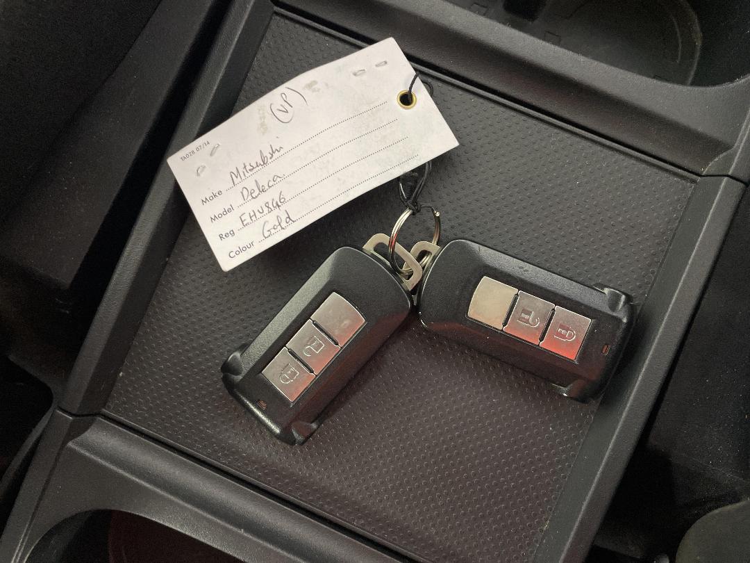 Photo '22' of Mitsubishi Delica