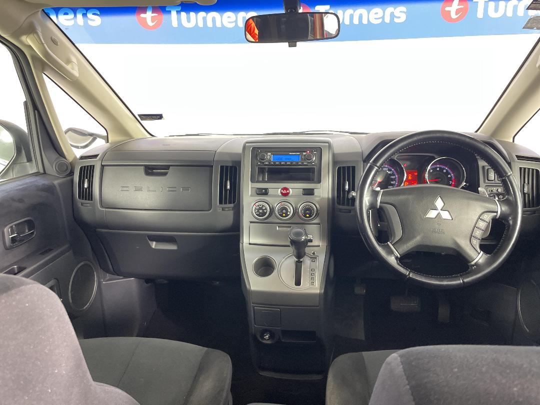 Photo '17' of Mitsubishi Delica