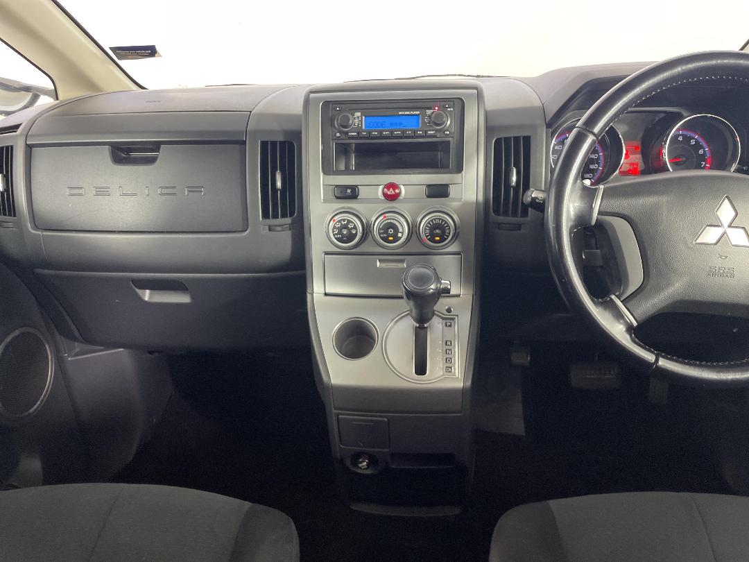 Photo '18' of Mitsubishi Delica