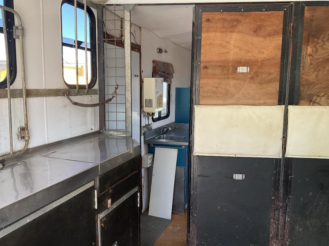 Photo '19' of Mitsubishi Fighter FM250A6 Horse Truck