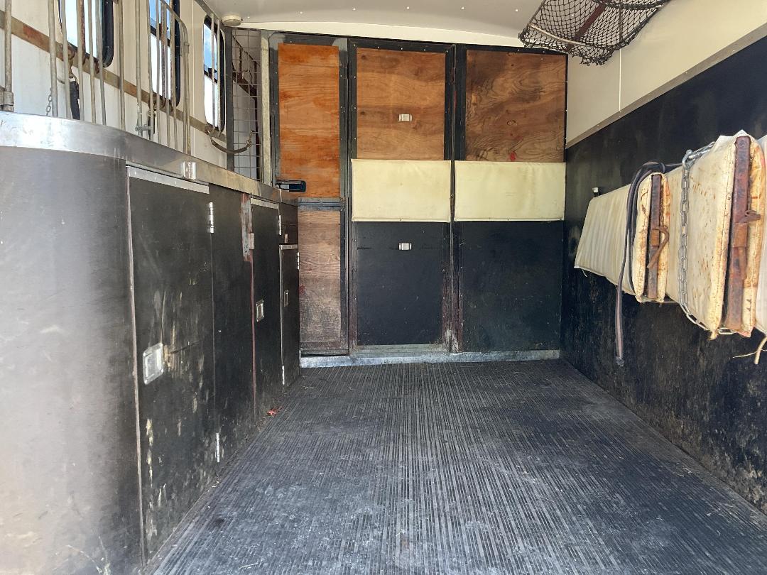 Photo '18' of Mitsubishi Fighter FM250A6 Horse Truck