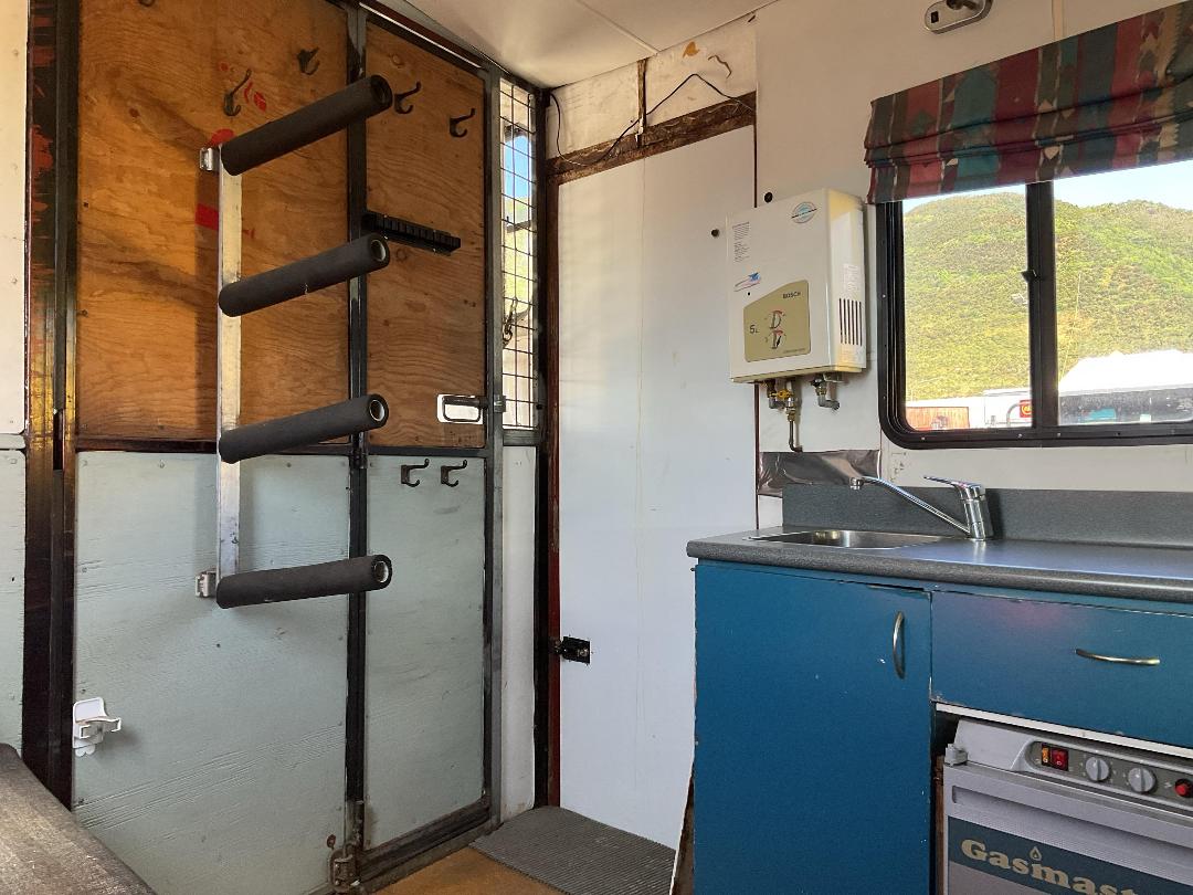 Photo '24' of Mitsubishi Fighter FM250A6 Horse Truck