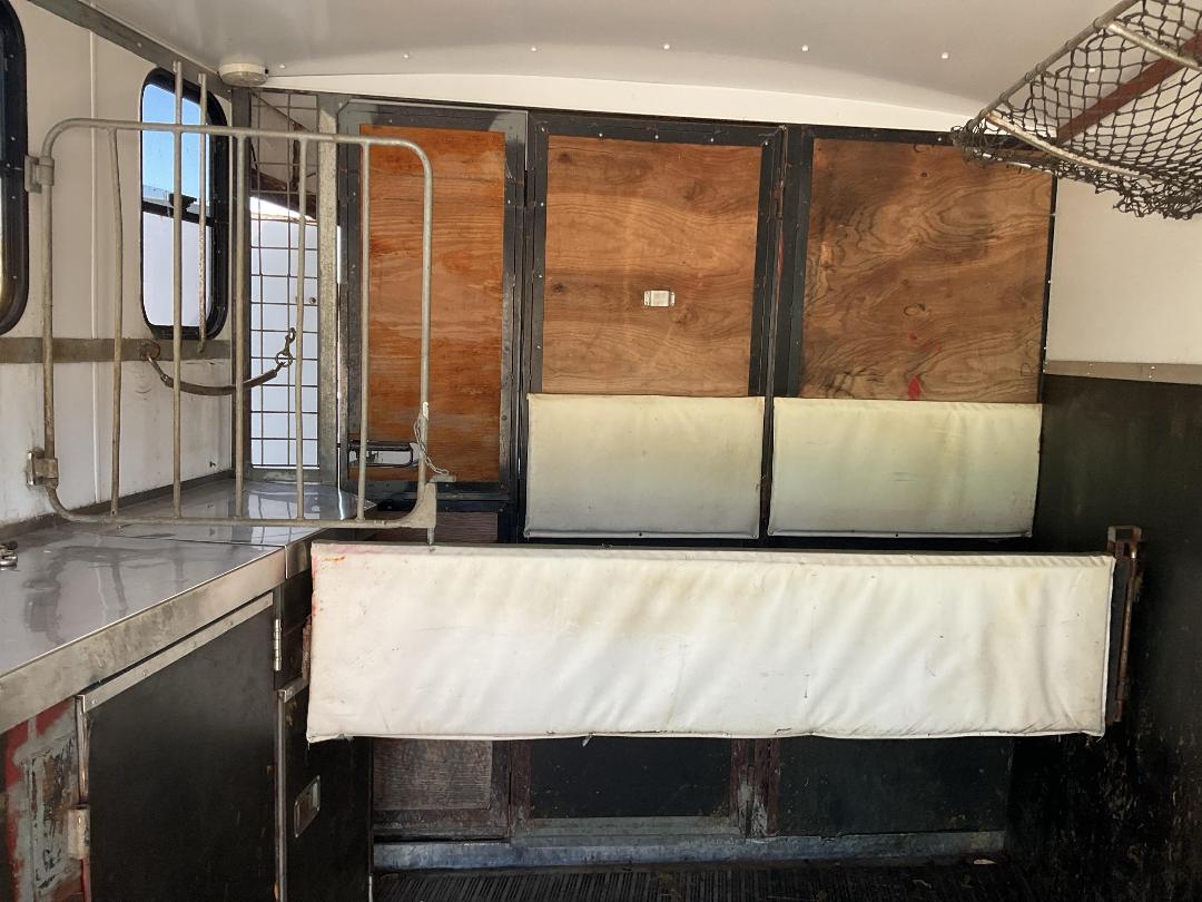 Photo '30' of Mitsubishi Fighter FM250A6 Horse Truck