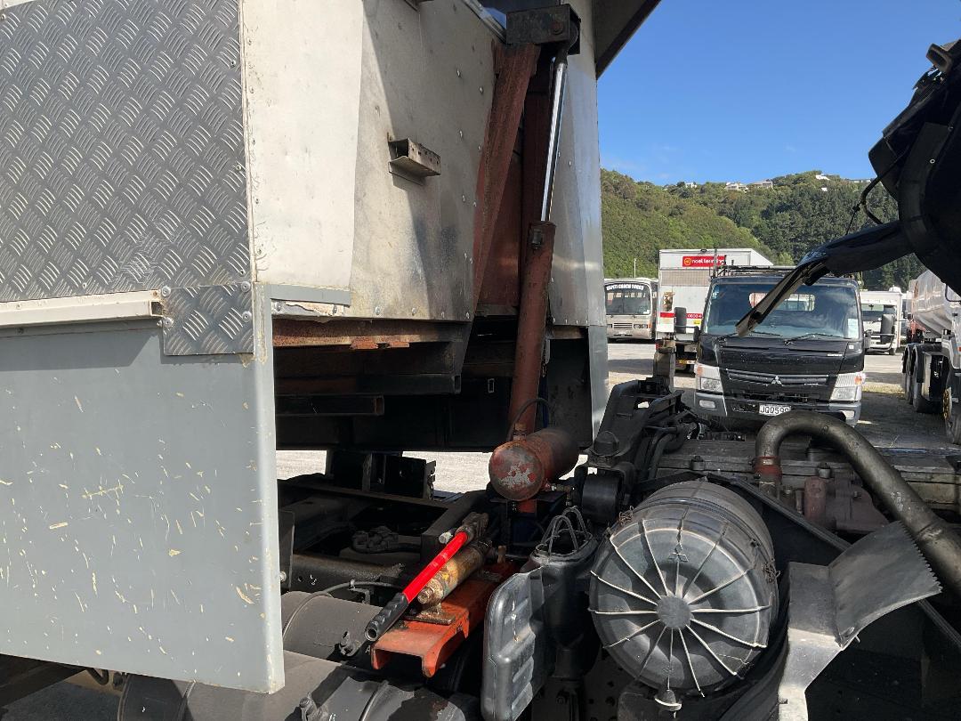 Photo '15' of Mitsubishi Fighter FM250A6 Horse Truck