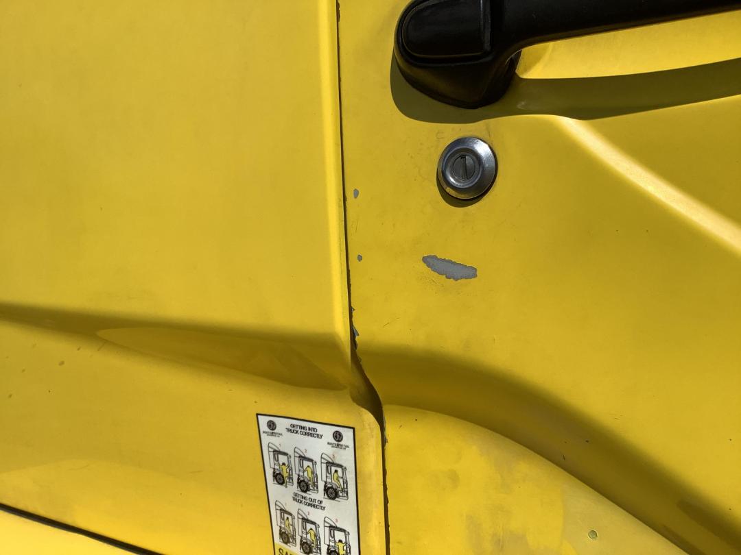 Photo '18' of Mitsubishi Fuso Fighter FU281U8 Cab Chassis Photo '18' of Mitsubishi Fuso Fighter FU281U8 Cab Chassis