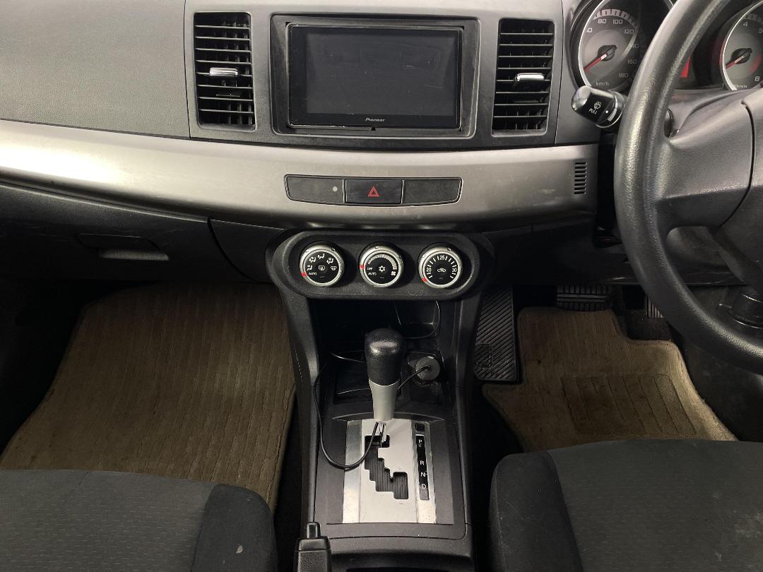 Photo '18' of Mitsubishi Galant