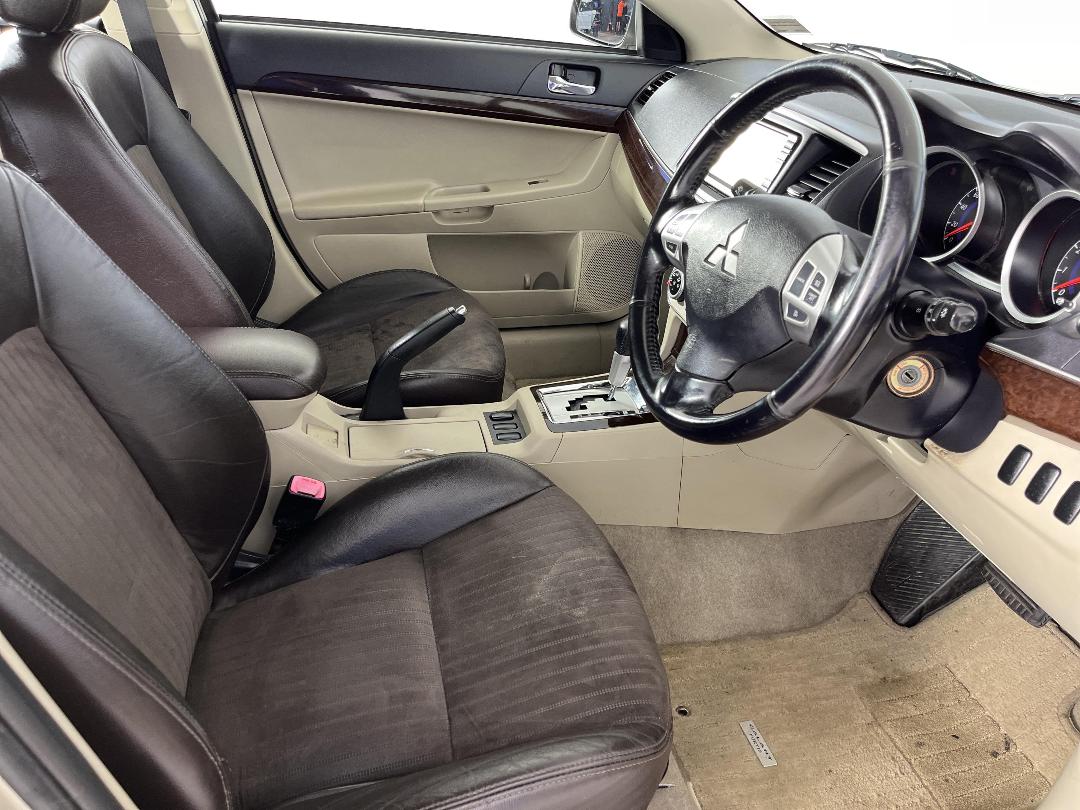 Photo '16' of Mitsubishi Galant