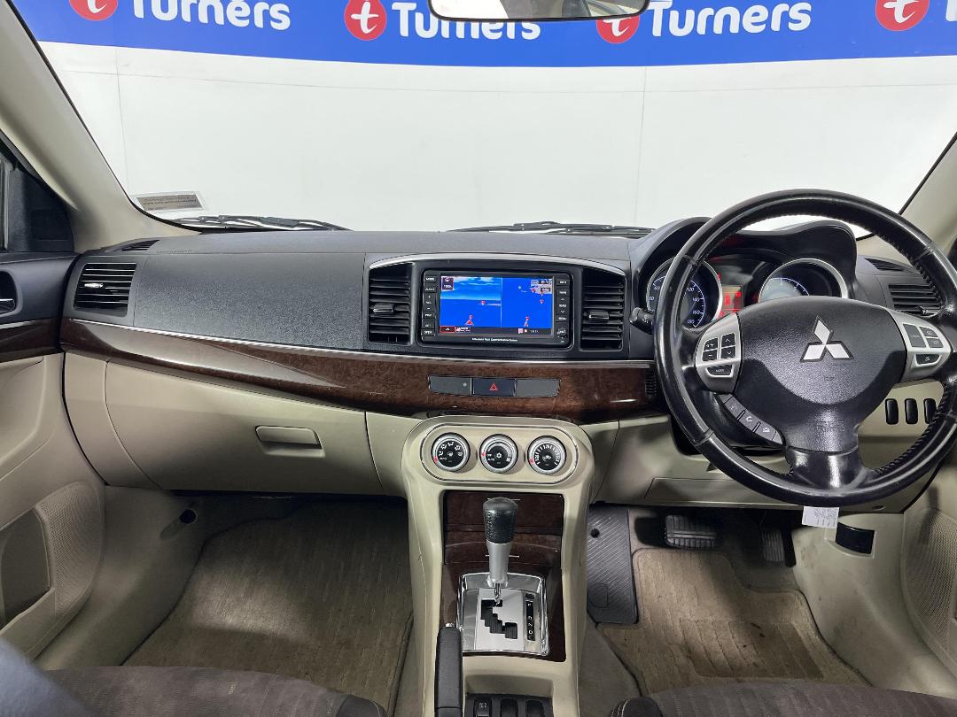 Photo '17' of Mitsubishi Galant