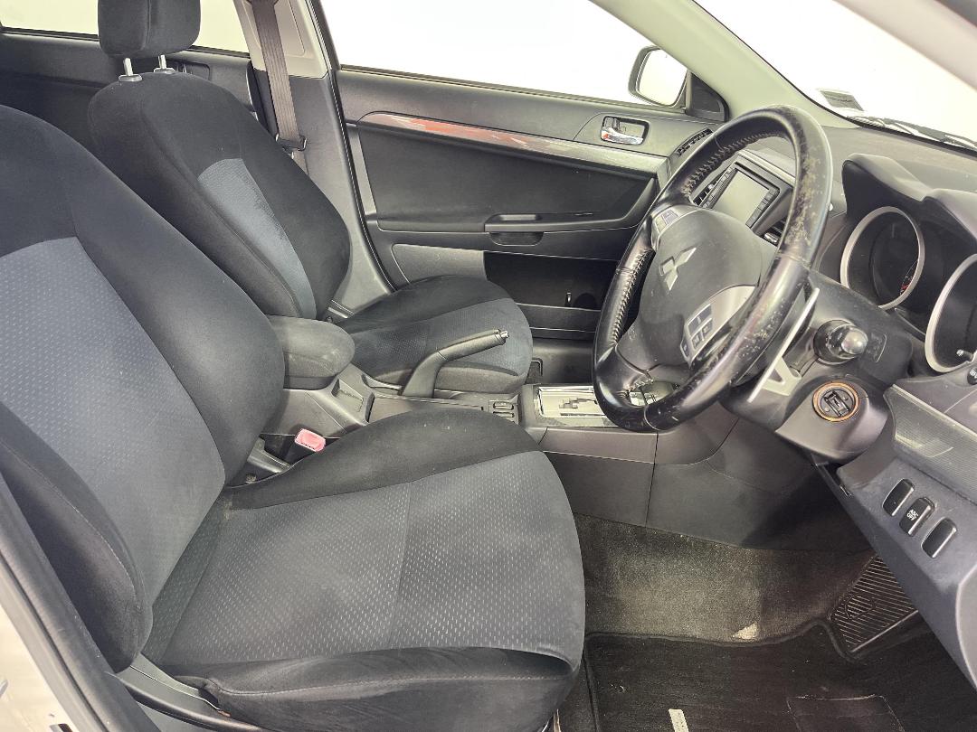 Photo '16' of Mitsubishi Galant Photo '16' of Mitsubishi Galant