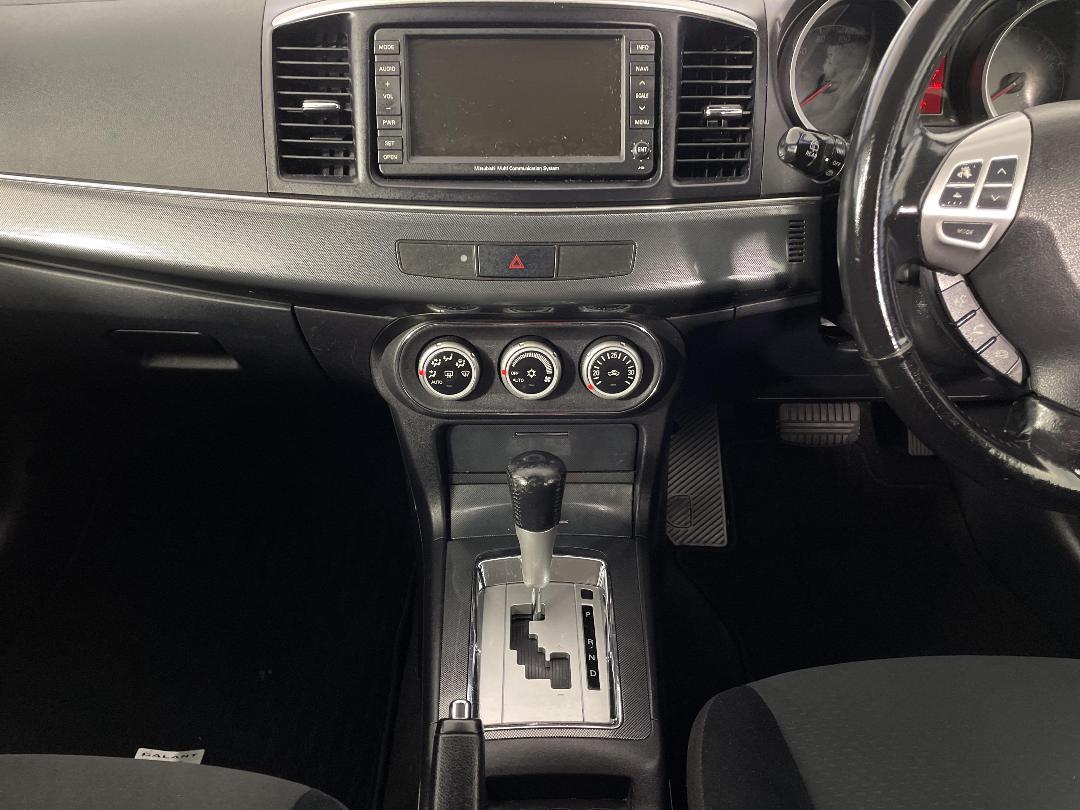 Photo '18' of Mitsubishi Galant