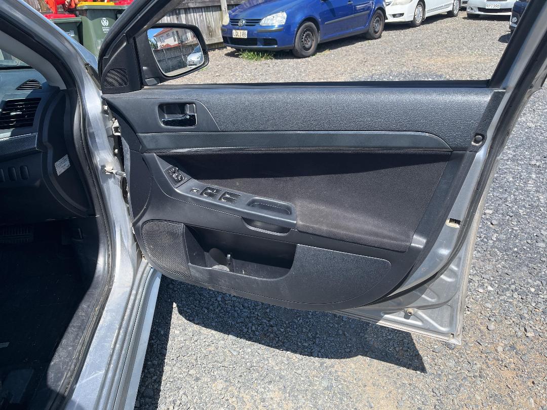 Photo '13' of Mitsubishi Galant Fortis Photo '13' of Mitsubishi Galant Fortis